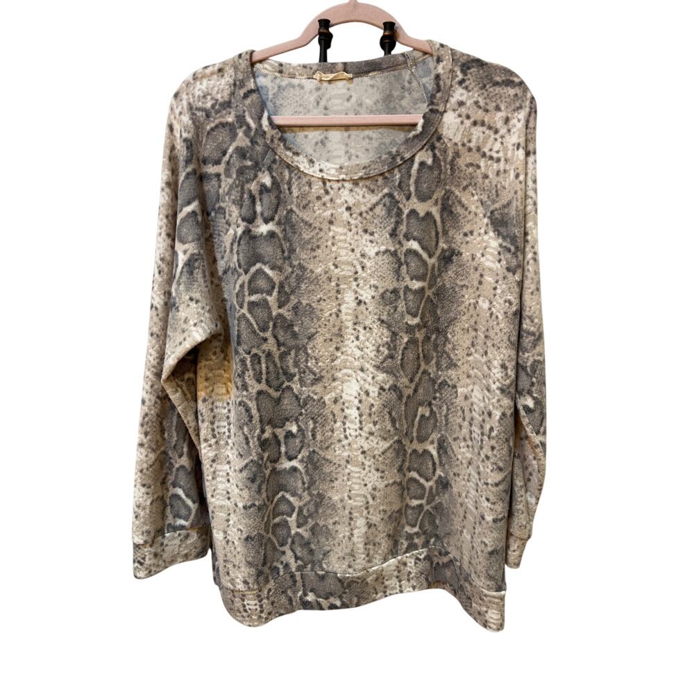 Oddy Womenโs 1XL Gray Leopard Print Sweatshirt Made in USA Soft Stretch Pullover